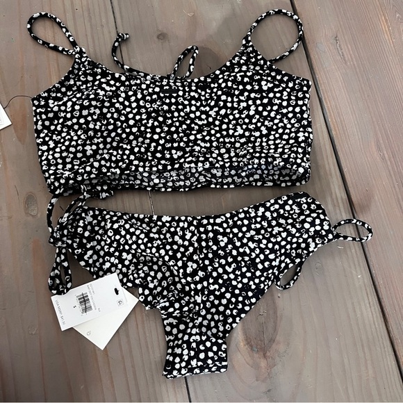 Volcom Black and White Ain’t Dot You Cheekin Bikini set sz Small - Picture 10 of 10